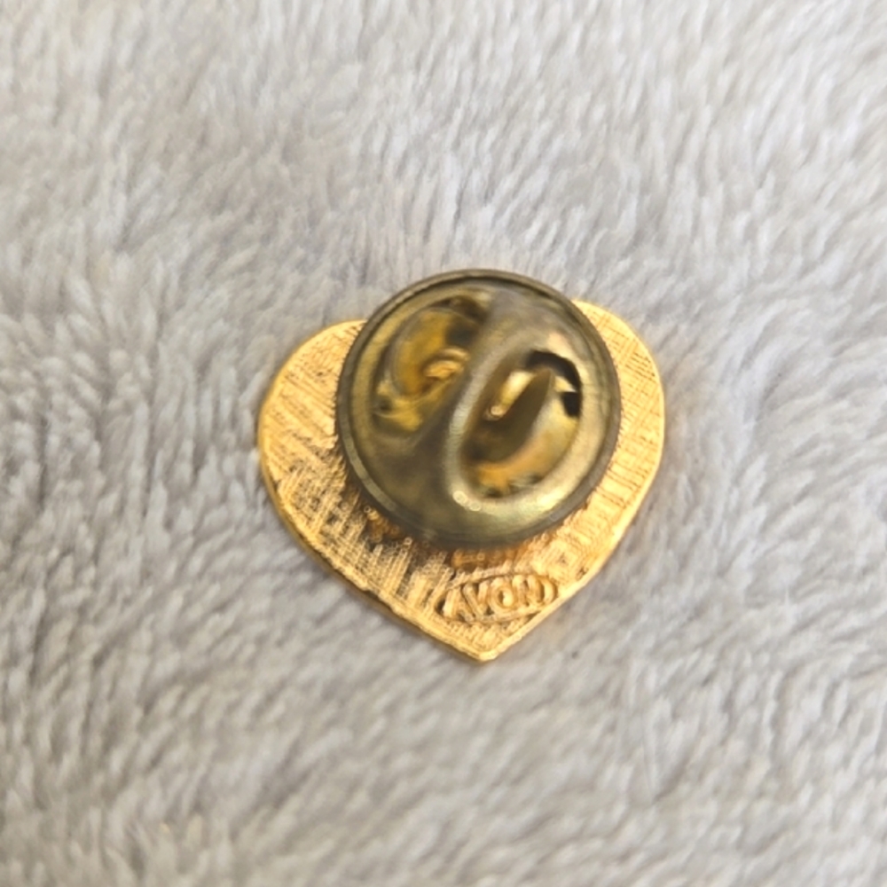 #157 Heart-Shaped American Flag Pin - Picture 3 of 4